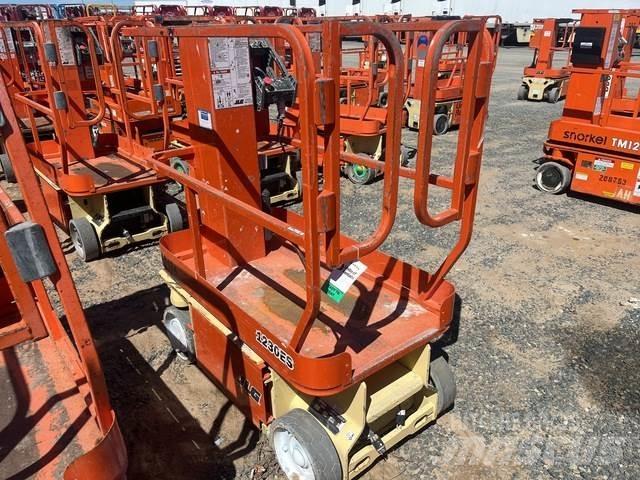 JLG 1230ES Vertikalna dvigala