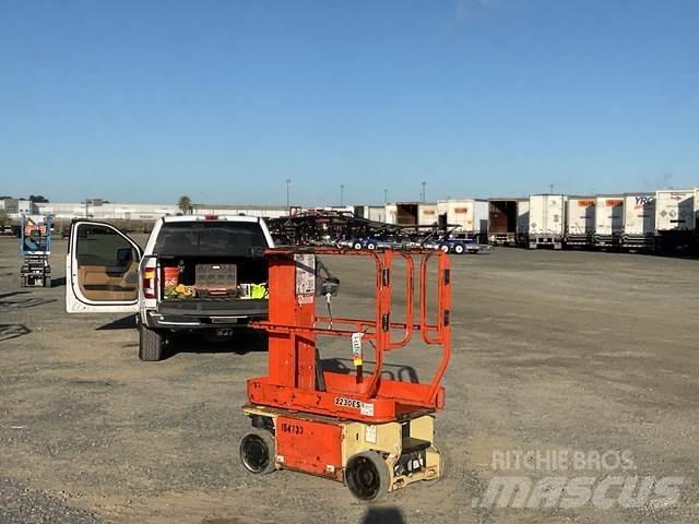 JLG 1230ES Vertikalna dvigala