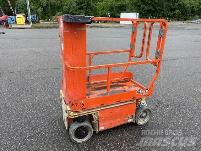 JLG 1230ES Vertikalna dvigala