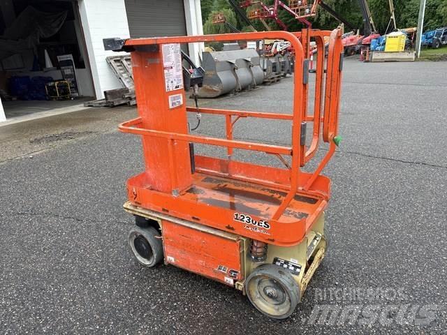 JLG 1230ES Vertikalna dvigala