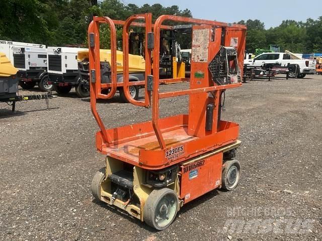 JLG 1230ES Vertikalna dvigala