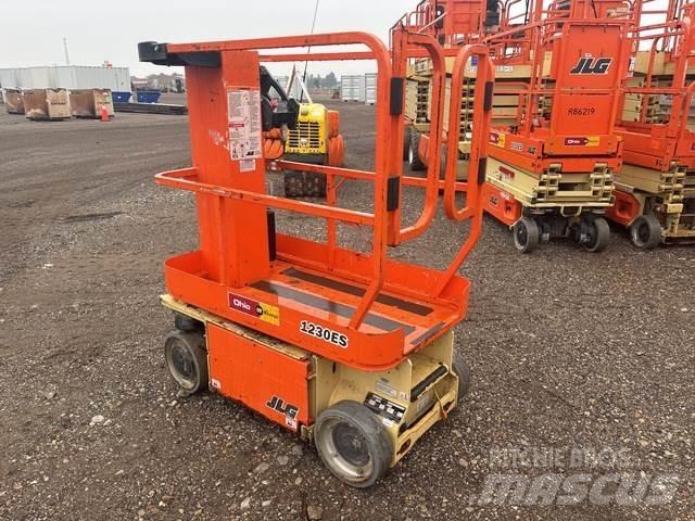 JLG 1230ES Vertikalna dvigala