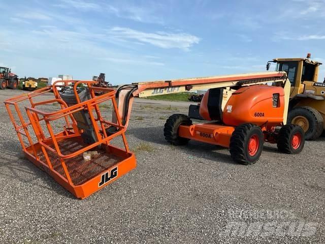 JLG 600A Zglobne dvižne ploščadi