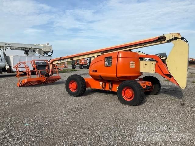 JLG 600A Zglobne dvižne ploščadi