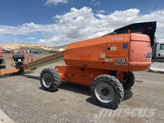 JLG 600S Teleskopske dvižne ploščadi