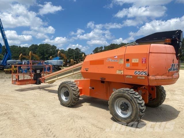 JLG 600S Teleskopske dvižne ploščadi