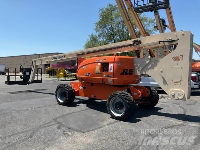 JLG 800A Zglobne dvižne ploščadi