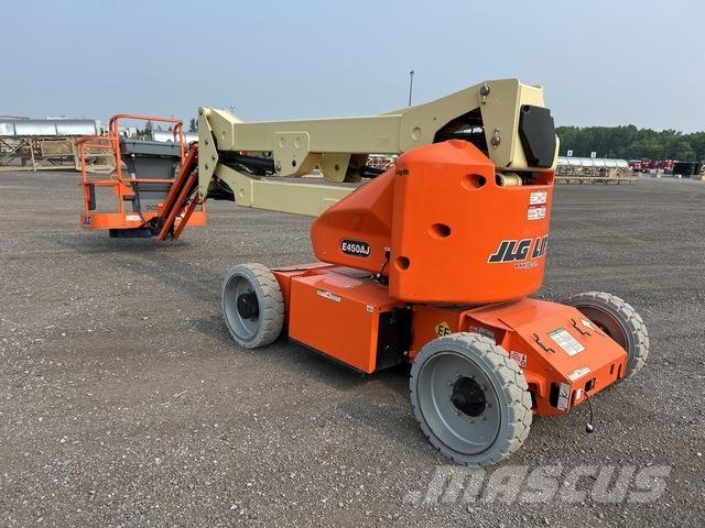 JLG E450AJ Zglobne dvižne ploščadi