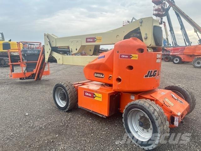 JLG E450AJ Zglobne dvižne ploščadi