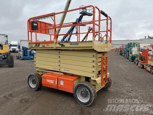 JLG M4069 Škarjaste dvižne ploščadi