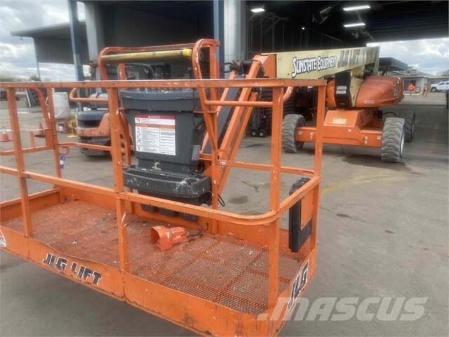 JLG M600J Zglobne dvižne ploščadi