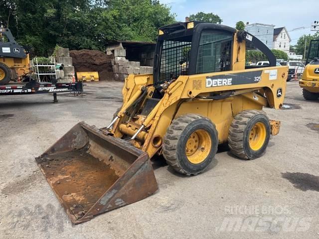 John Deere 325 Skid steer mini nakladalci