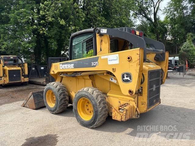 John Deere 325 Skid steer mini nakladalci