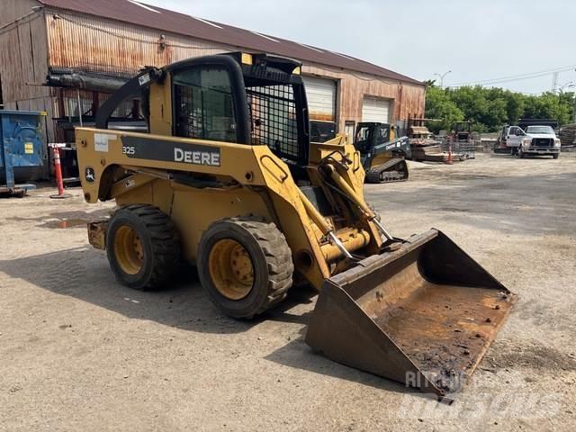 John Deere 325 Skid steer mini nakladalci