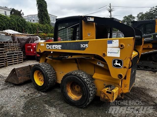 John Deere 325 Skid steer mini nakladalci