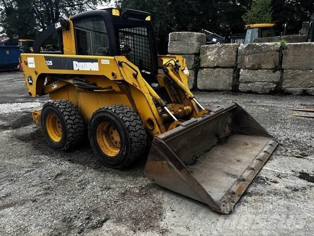 John Deere 325 Skid steer mini nakladalci