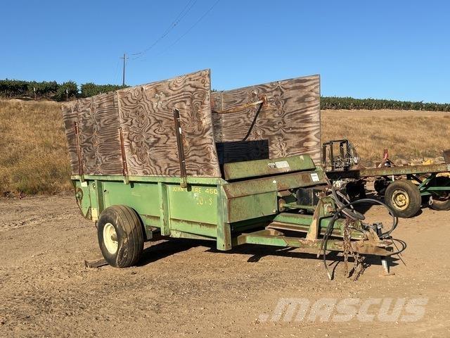 John Deere 450 Trosilniki gnoja