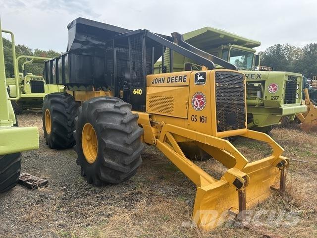 John Deere 640 Skiderji