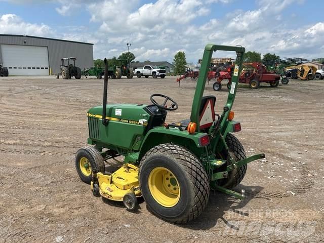 John Deere 770 Manjši traktorji
