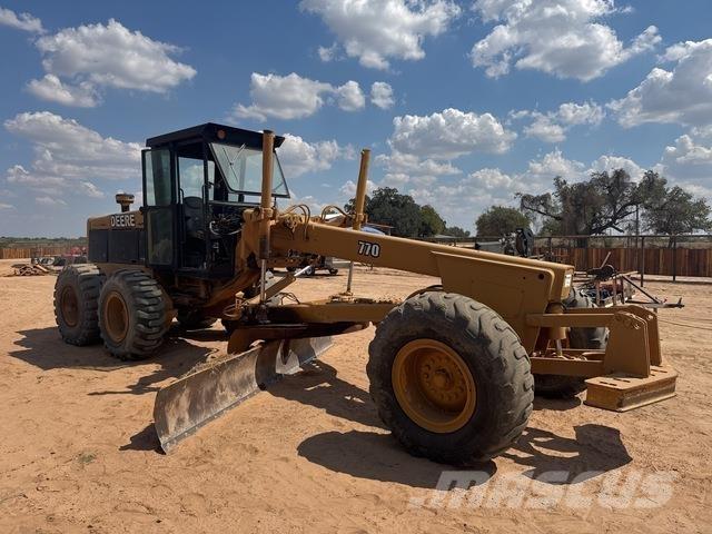 John Deere 770 Grederji