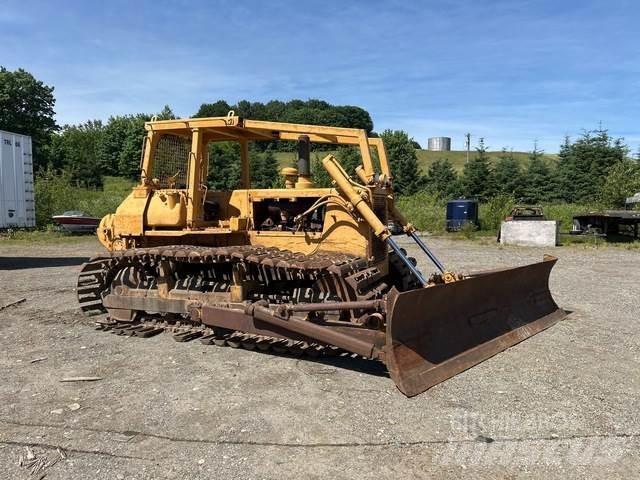 Komatsu D65P-8 Buldožerji goseničarji