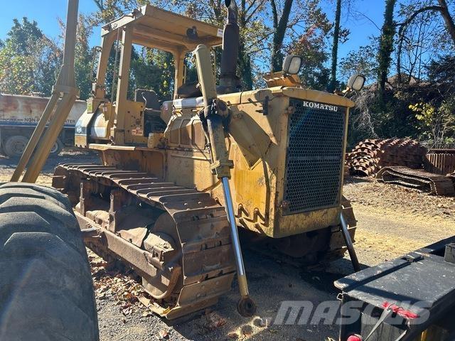 Komatsu D68E-1 Buldožerji goseničarji