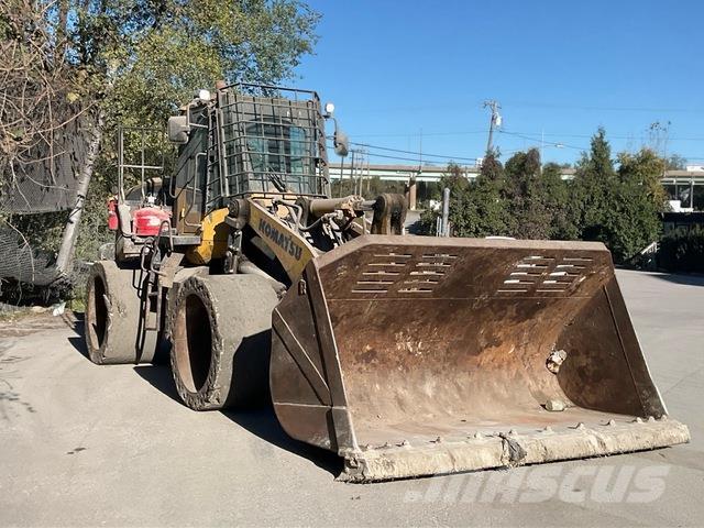 Komatsu WA470 Kolesni nakladalci