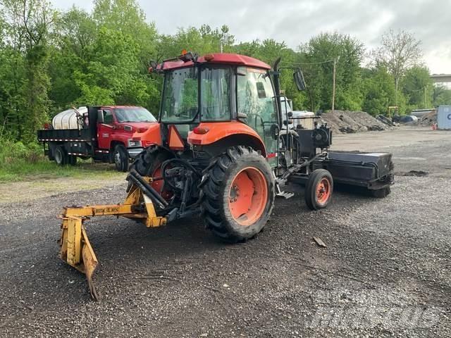 Kubota M5040 Stroji za notranje pometanje