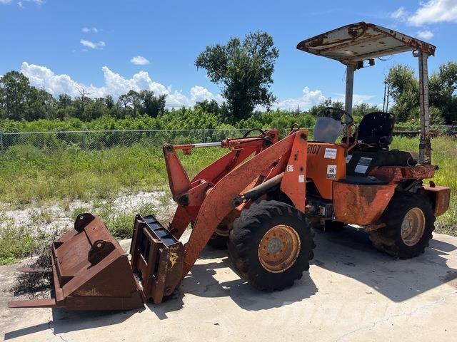 Kubota R420 Kolesni nakladalci