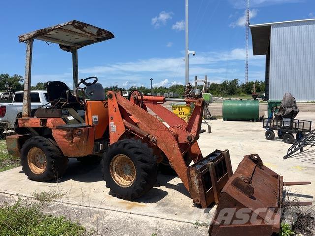 Kubota R420 Kolesni nakladalci