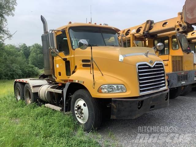 Mack 600 Vlačilci