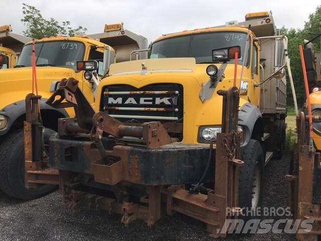 Mack 700 Snežne deske in plugi