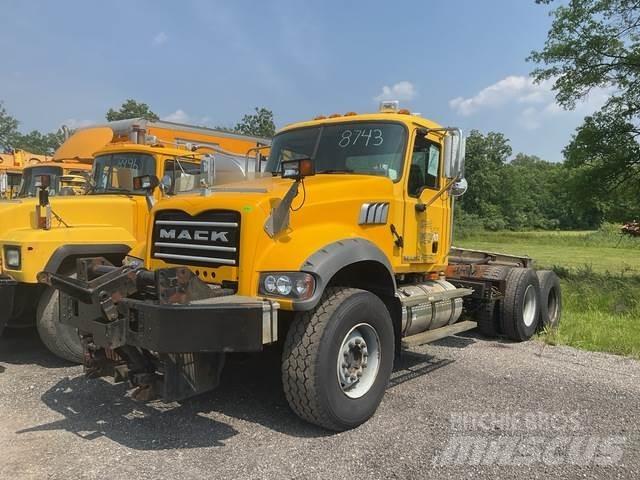 Mack 700 Snežne deske in plugi