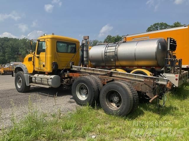 Mack 700 Snežne deske in plugi