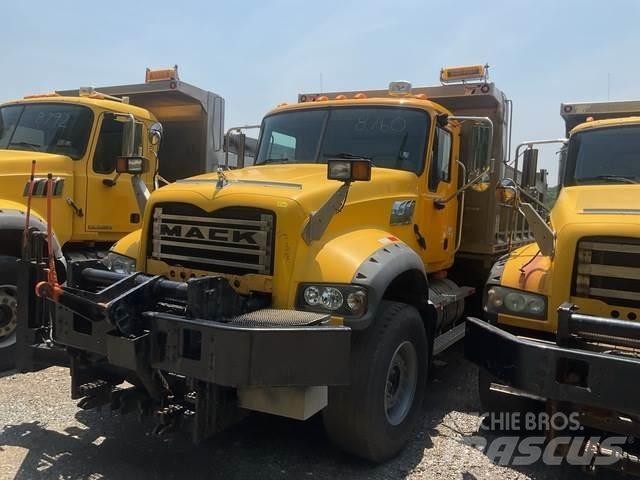 Mack 700 Snežne deske in plugi