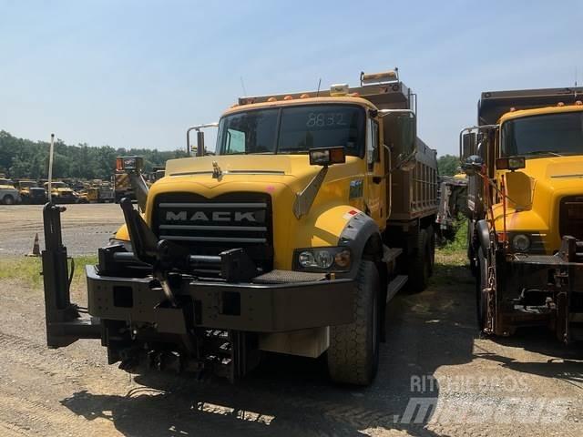 Mack 700 Snežne deske in plugi
