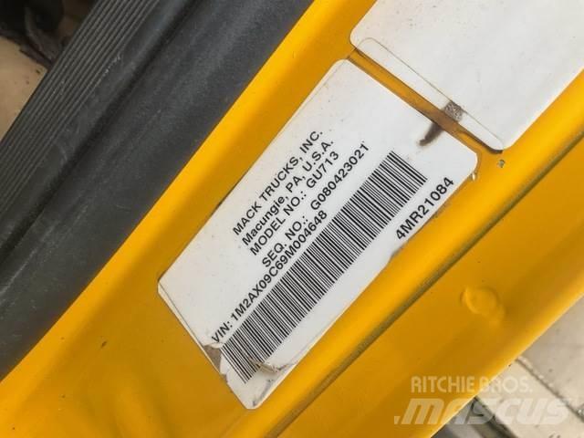 Mack 700 Snežne deske in plugi