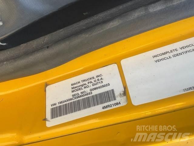 Mack 700 Snežne deske in plugi