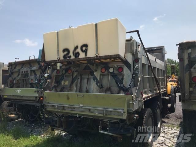 Mack 700 Snežne deske in plugi