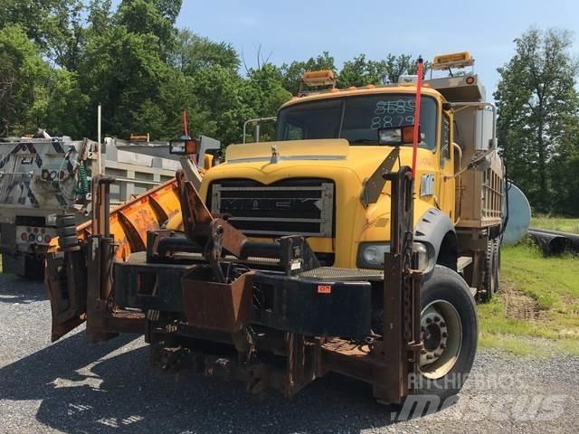 Mack 700 Snežne deske in plugi
