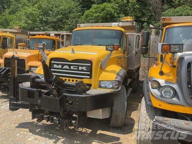 Mack 700 Snežne deske in plugi