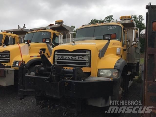 Mack 700 Snežne deske in plugi