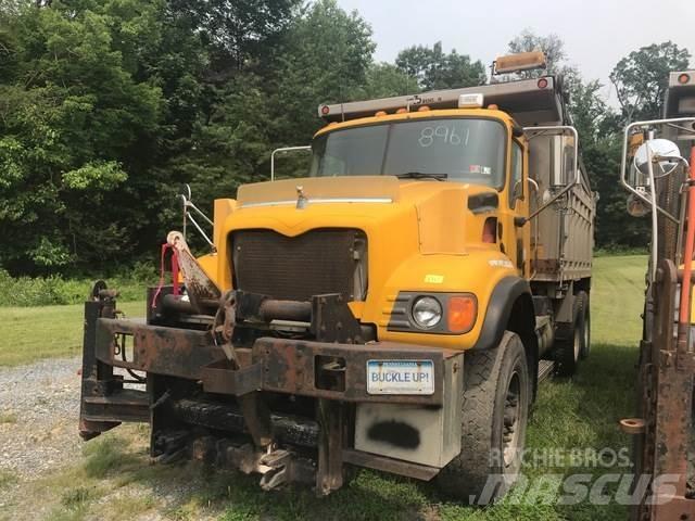 Mack 700 Snežne deske in plugi