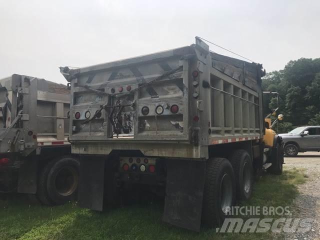 Mack 700 Snežne deske in plugi