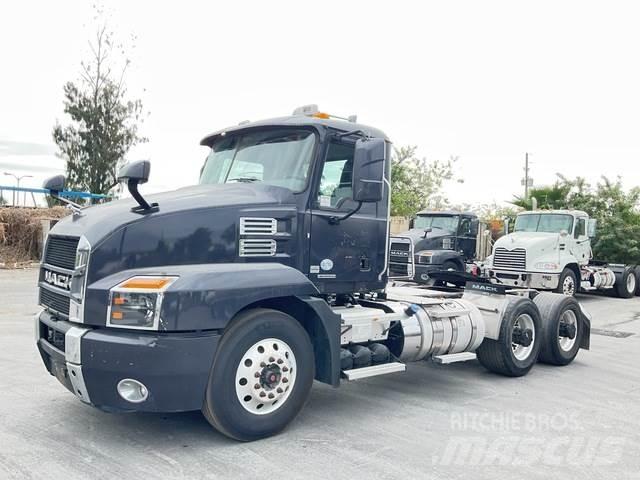 Mack AN64T Vlačilci