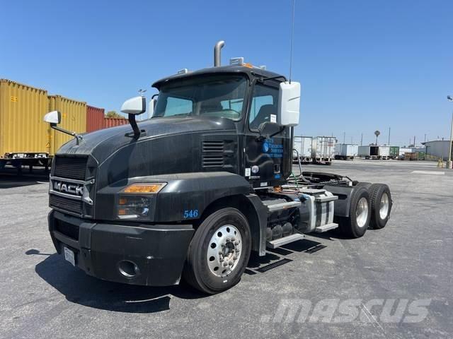 Mack AN64T Vlačilci
