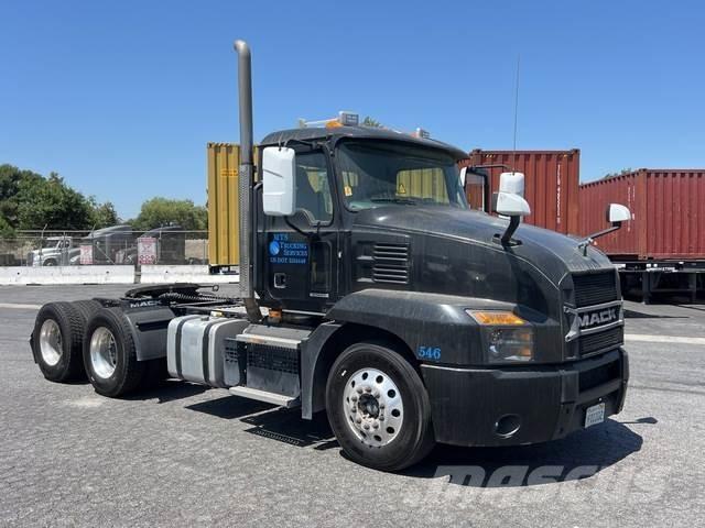 Mack AN64T Vlačilci