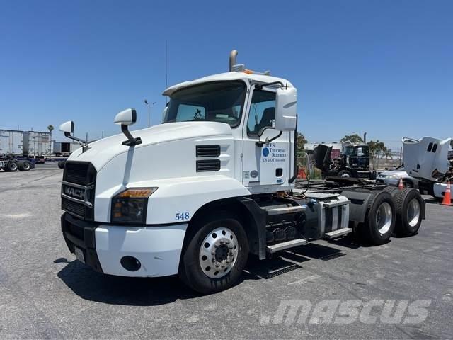 Mack AN64T Vlačilci