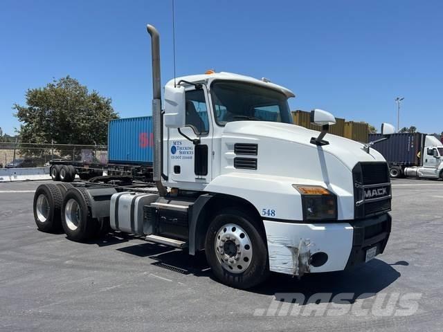 Mack AN64T Vlačilci
