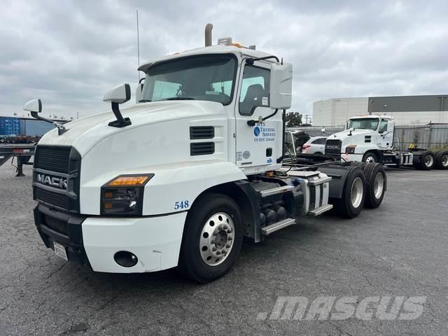 Mack AN64T Vlačilci